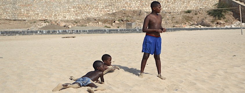Children on Vila do Maio beach